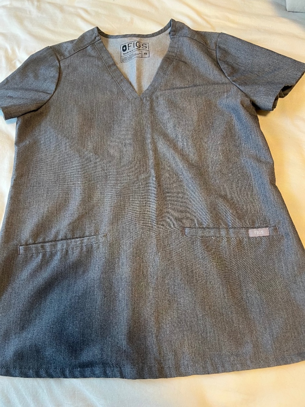 Figs scrub top xs